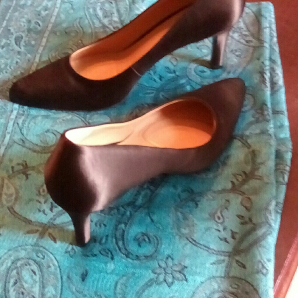 Naturalizer satin pumps
